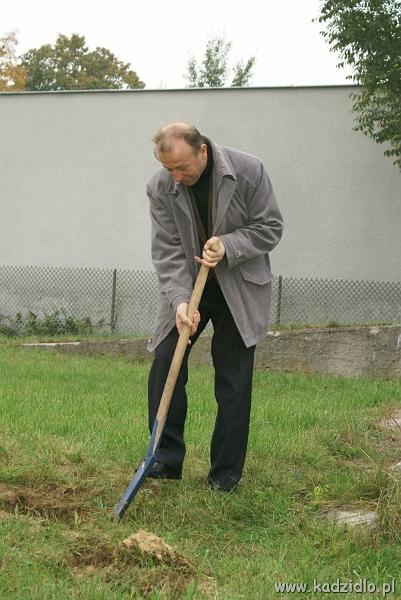 dsc03055.jpg - Budowa remizy strażackiej rozpoczęta - 6 października 2008 r.